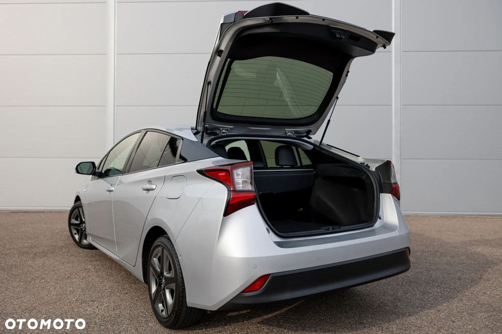 Toyota Prius (Hybrid) Executive - 34