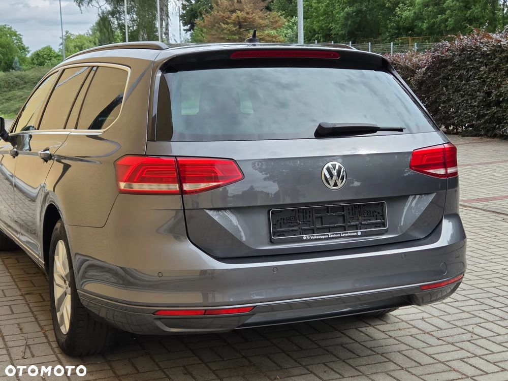 Volkswagen Passat 2.0 TDI SCR DSG Comfortline - 10