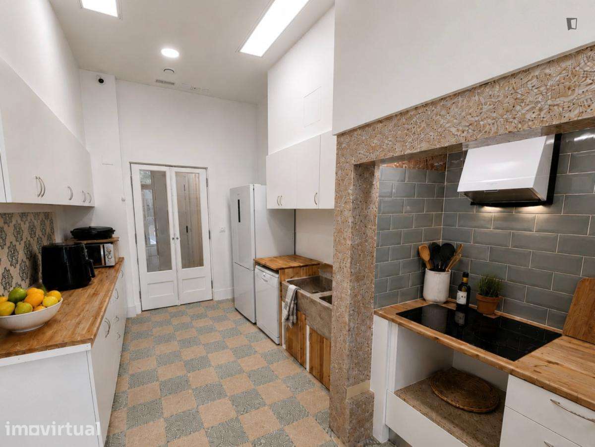 Quarto - localizado em Intendente Lisbon - Grande imagem: 5/13