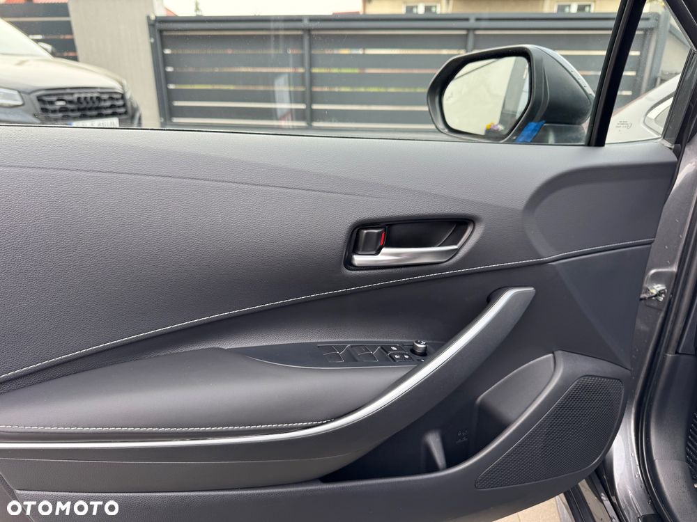 Toyota Corolla 1.8 Hybrid Executive - 13