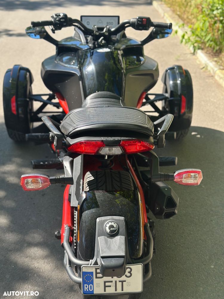 Can-Am Spyder - 14