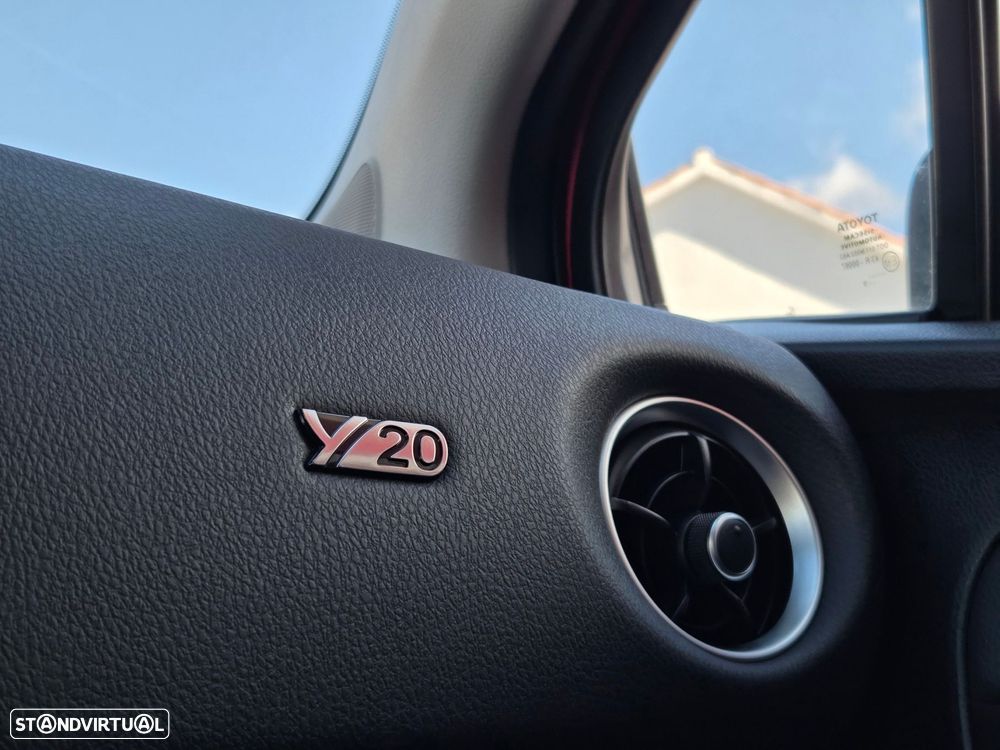 Toyota Yaris 1.5 HSD 20 Anos - 36
