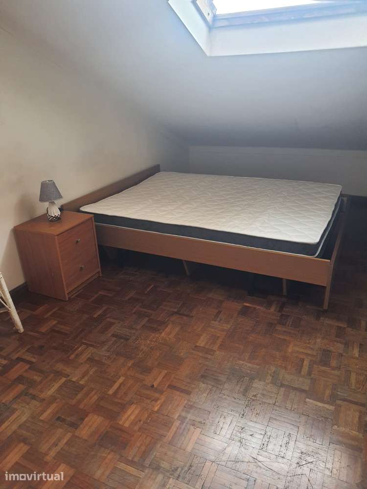 Quarto, Santo António dos Olivais, Rua Dom Francisco de Almeida - Grande imagem: 3/5