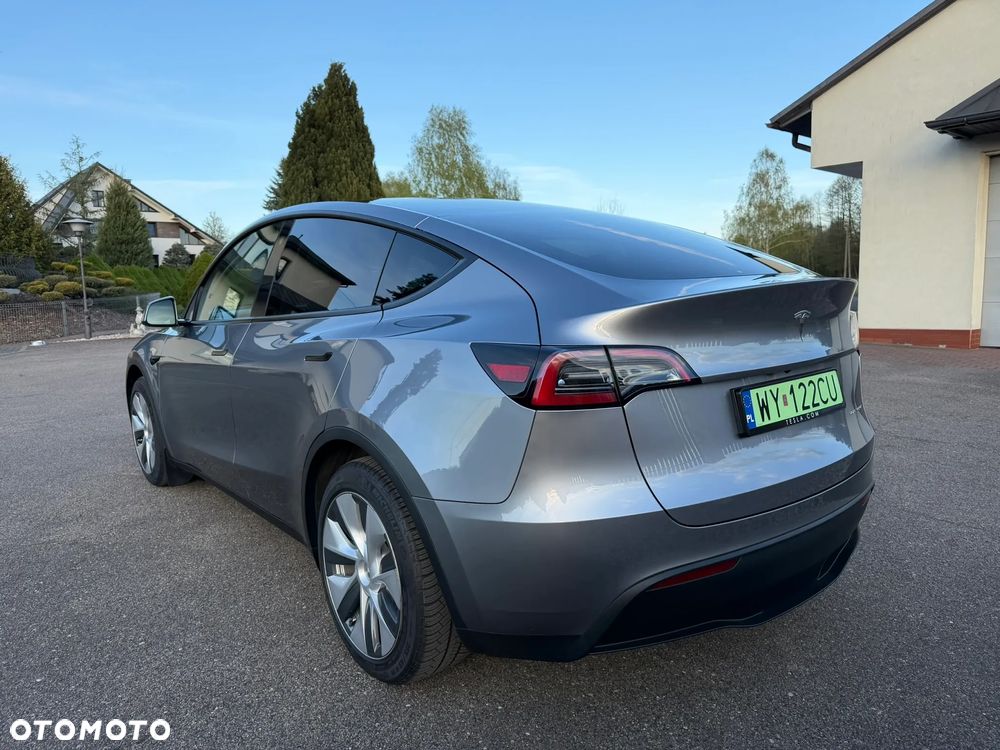 Tesla Model Y Long Range AWD - 3