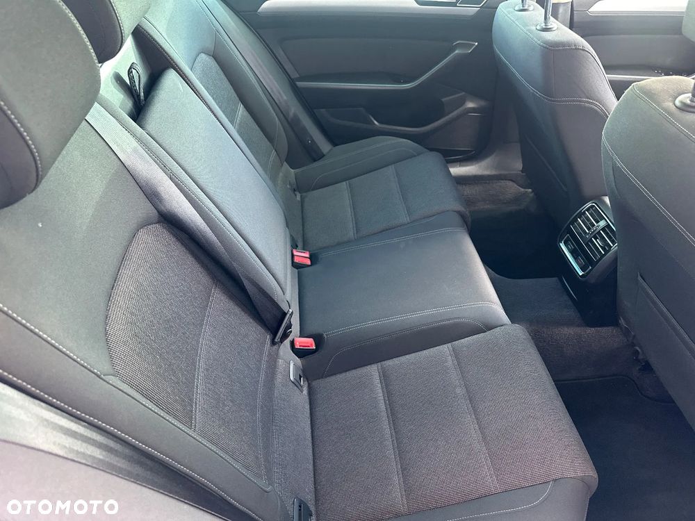 Volkswagen Passat 2.0 TDI SCR DSG Comfortline - 16