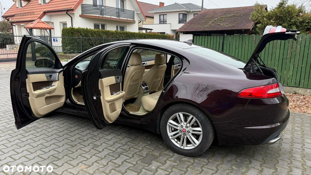 Jaguar XF 2.0 T Luxury - 8
