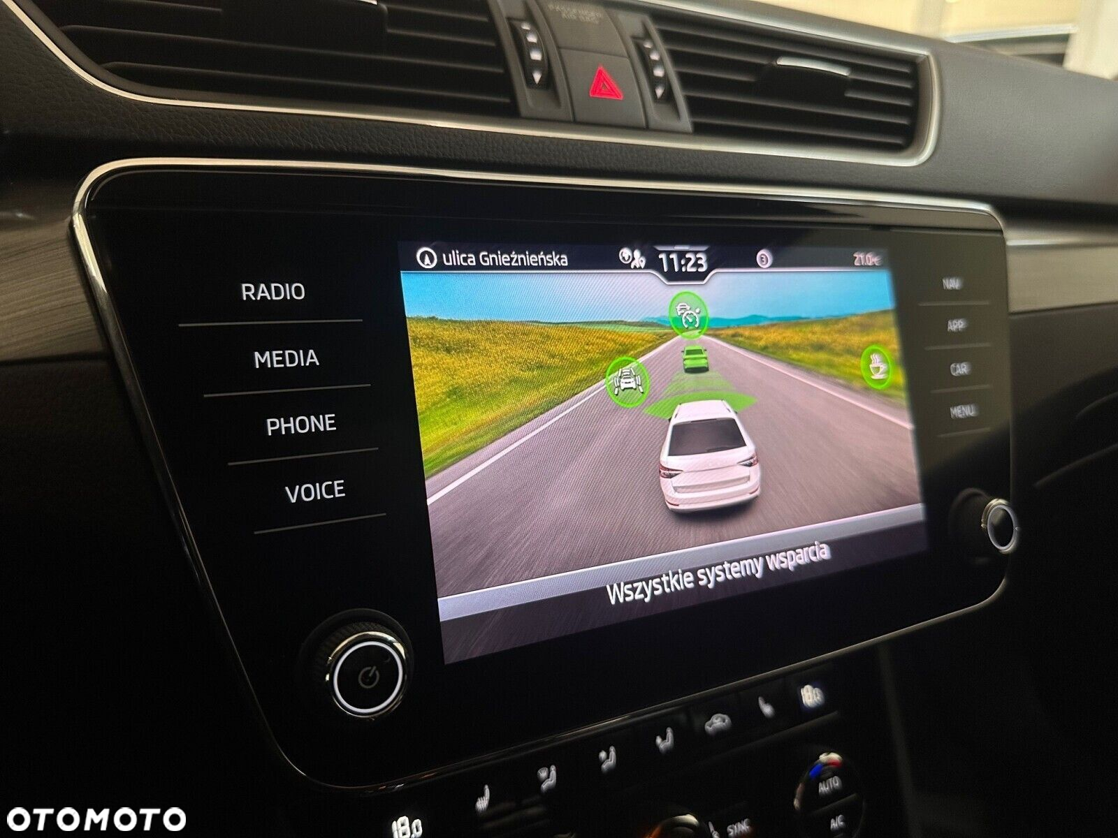 Skoda Superb 2.0 TDI SCR Style DSG - 26