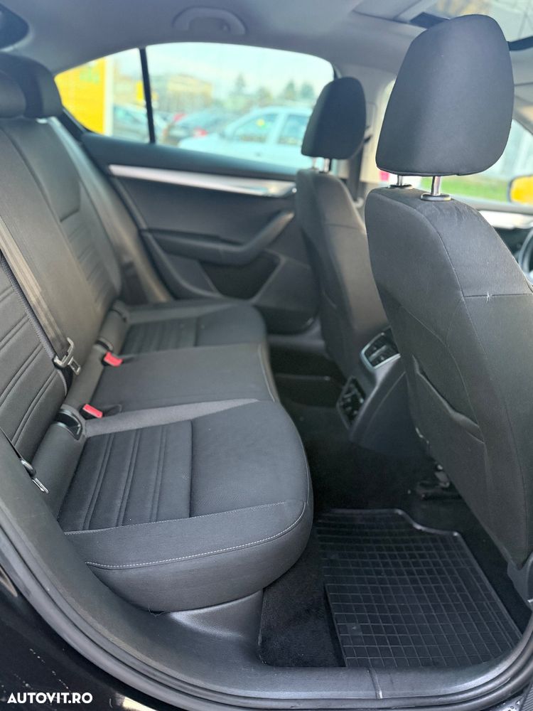 Skoda Octavia 1.6 TDI (Green tec) DSG Style - 7