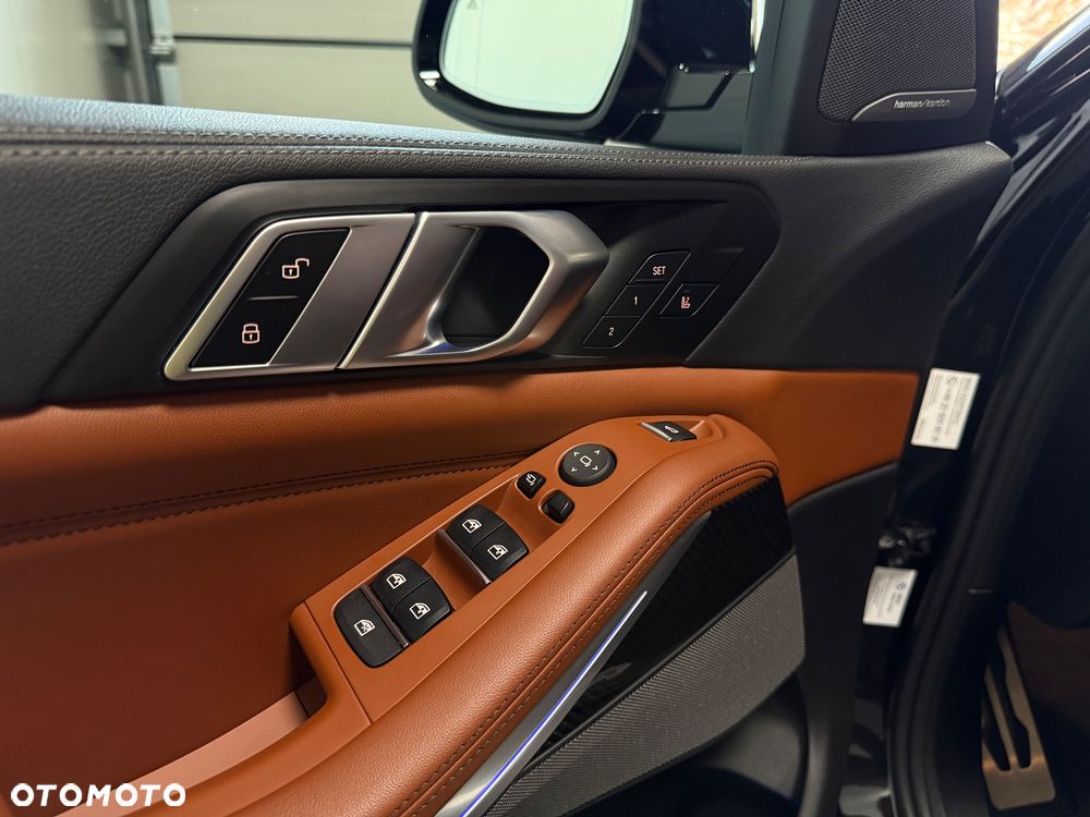 BMW X5 M M50i - 11