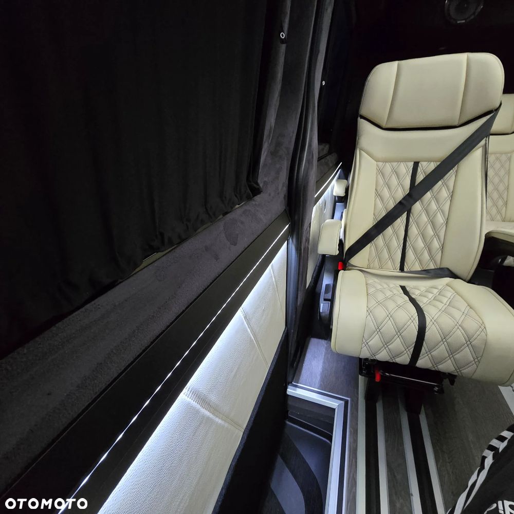 Mercedes-Benz Sprinter - 20