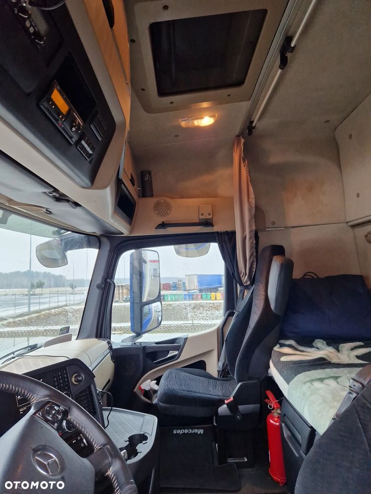 Mercedes-Benz ACTROS - 8