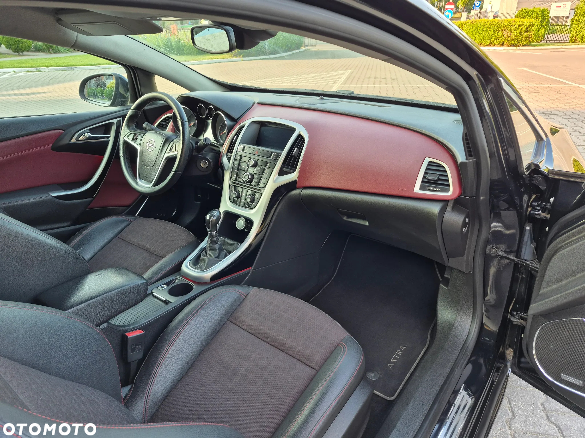 Opel Astra IV GTC 1.6 T Sport - 28