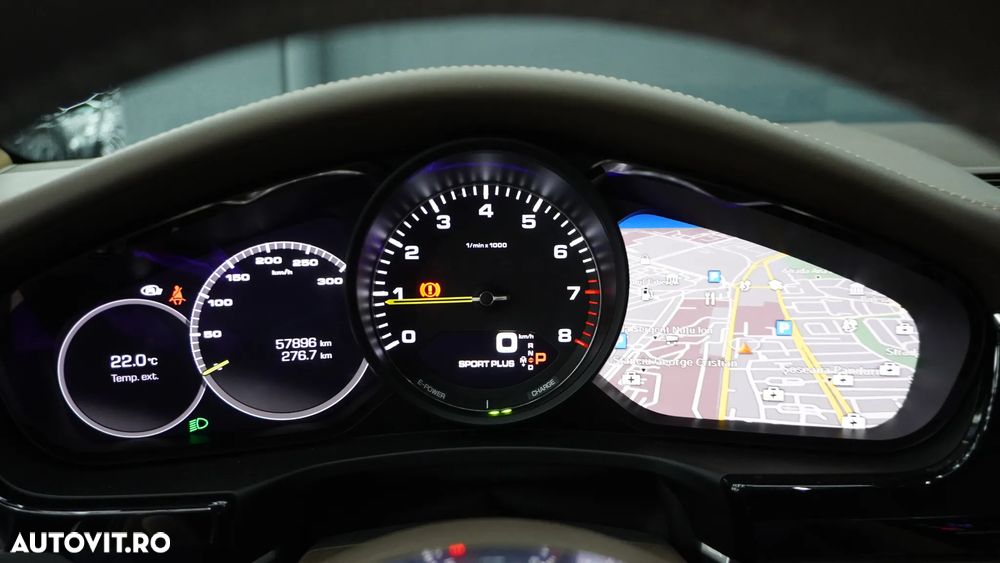 Porsche Panamera 4 E-Hybrid - 17