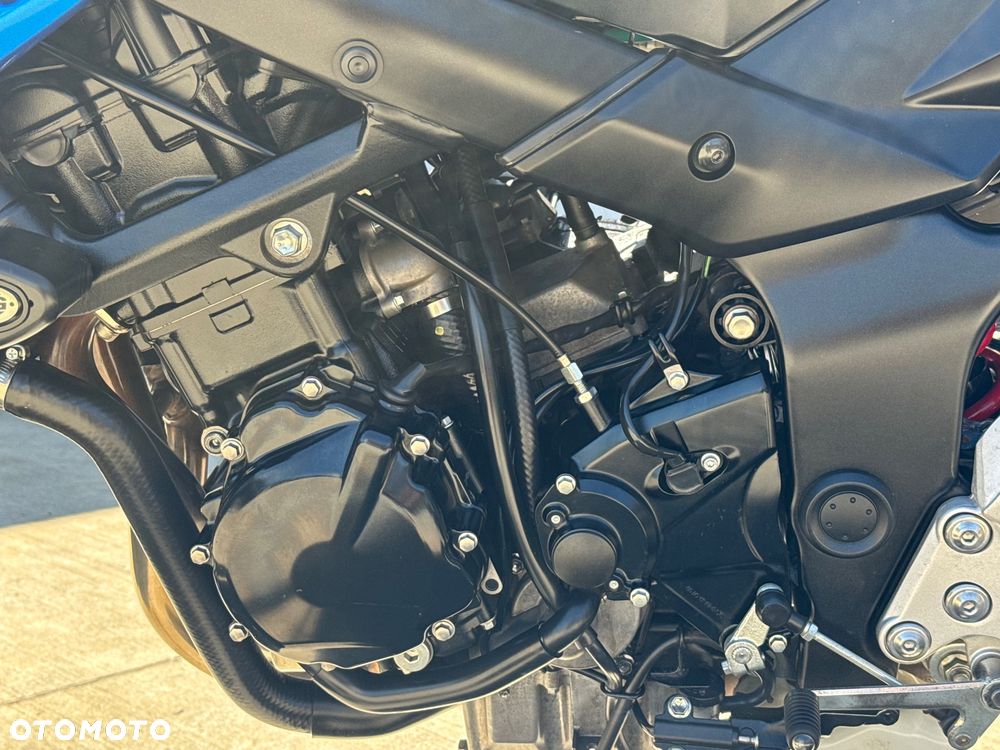 Suzuki GSR - 30