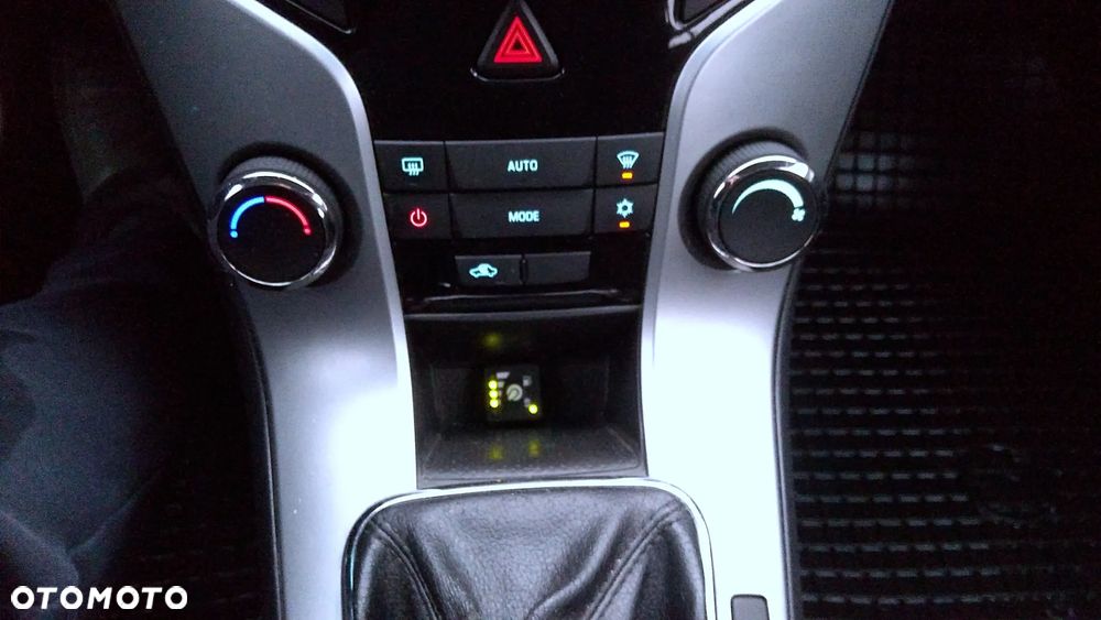 Chevrolet Cruze 1.6 LT - 16