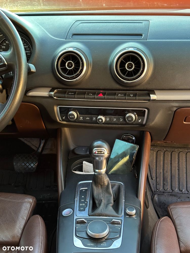 Audi A3 Sportback 1.8 TFSI Attraction S tronic - 23