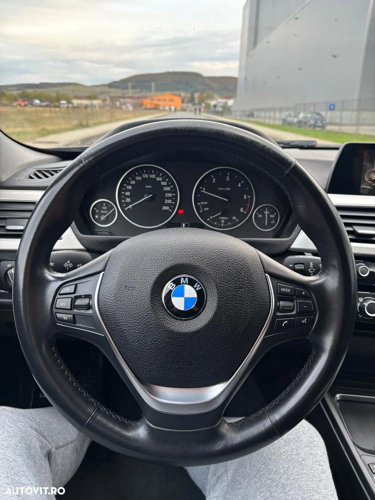 BMW Seria 3 316d Touring - 13