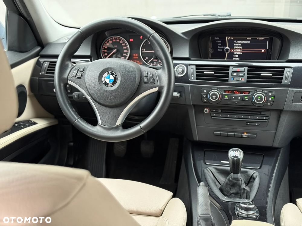 BMW Seria 3 320d Efficient Dynamics Edition - 32