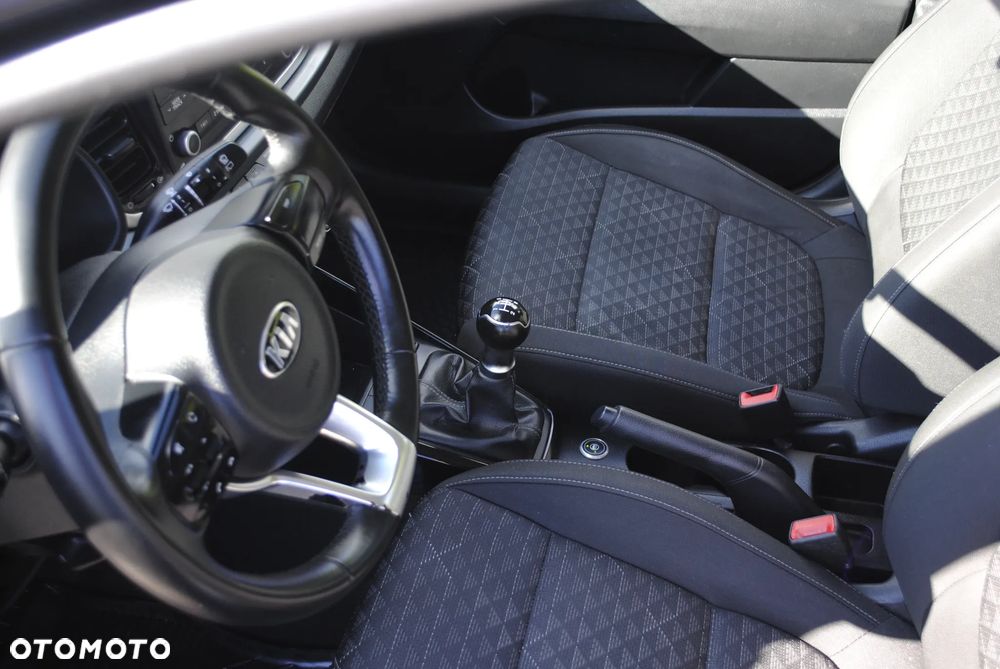 Kia Rio - 17