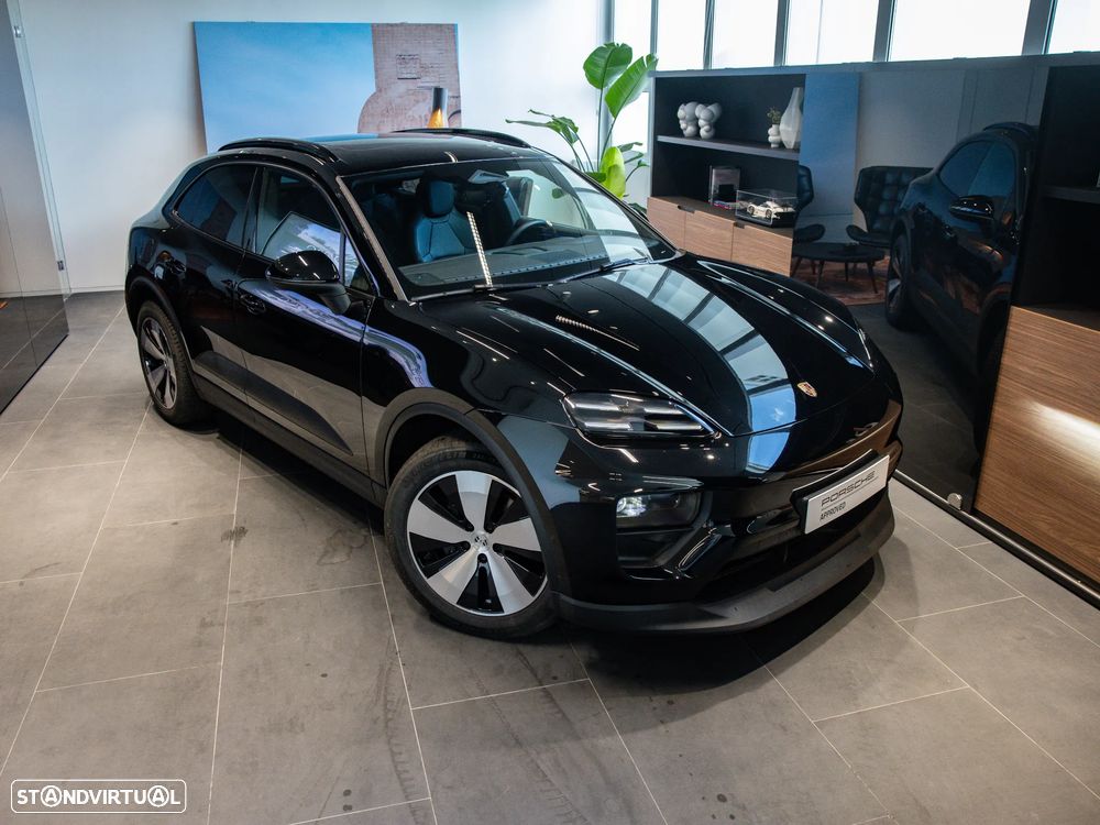 Porsche Macan Electric 4 - 6