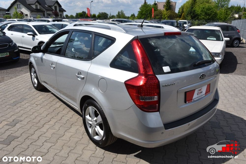 Kia Ceed - 8