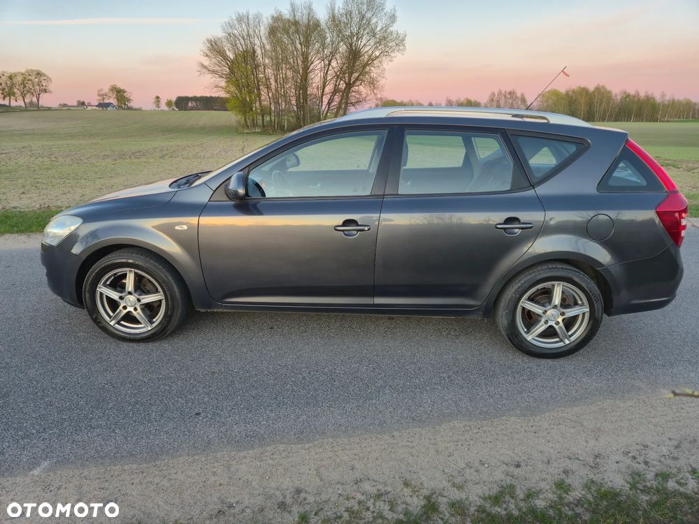 Kia Ceed - 12