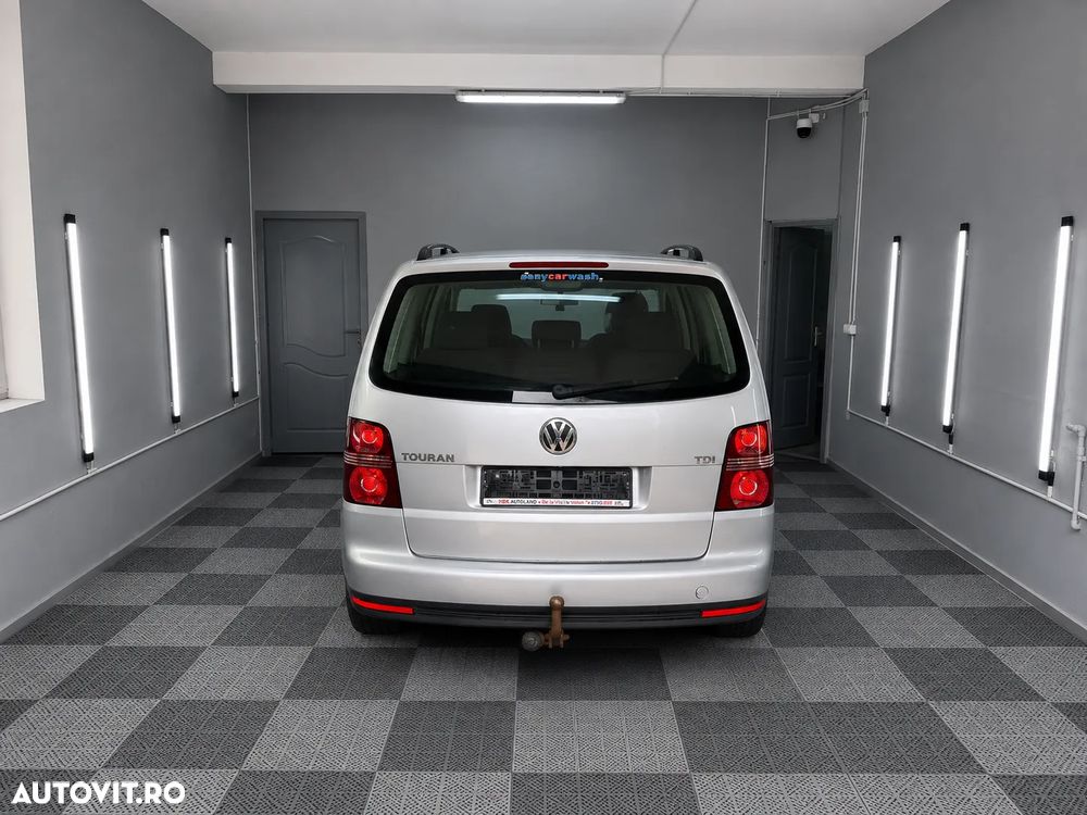 Volkswagen Touran 1.9 TDI Conceptline - 6