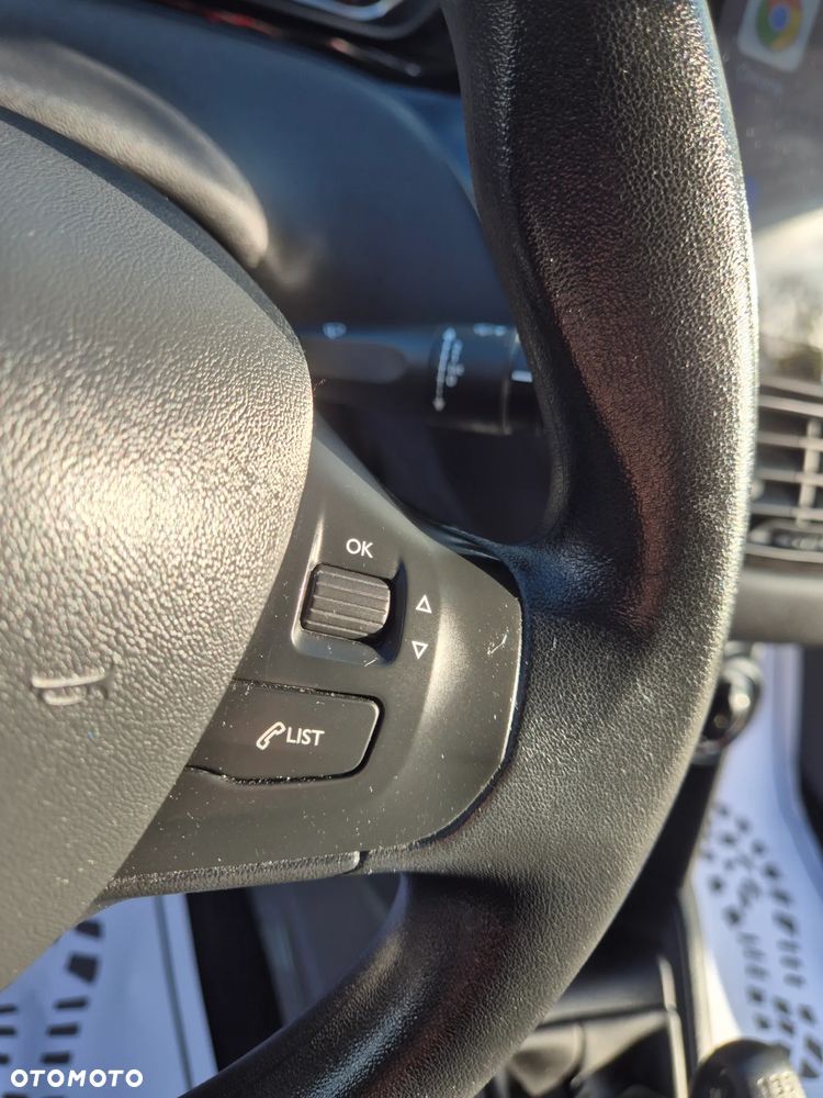 Peugeot 208 - 22
