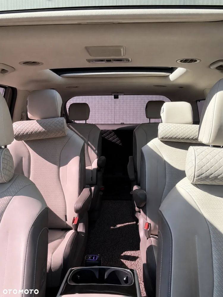 Kia Carnival - 15