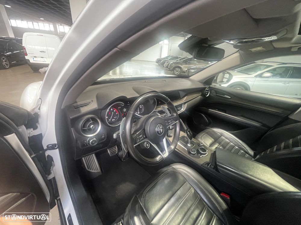 Alfa Romeo Stelvio - 7
