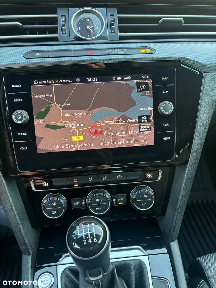 Volkswagen Passat - 11