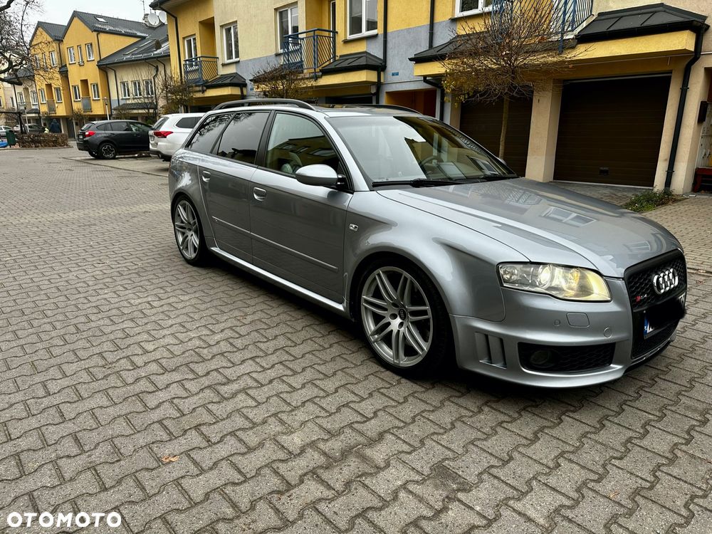Audi RS4 Avant - 12