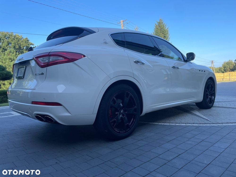 Maserati Levante Essence - 4