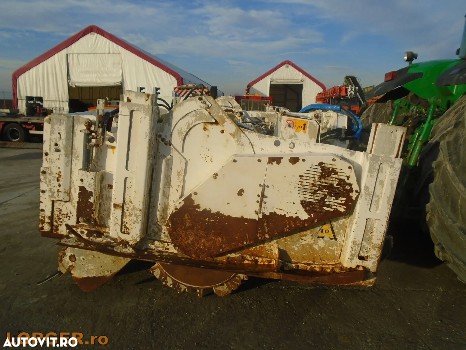 John Deere 8530 cu stabilizator de sol Wirtgen WS 250 - 16