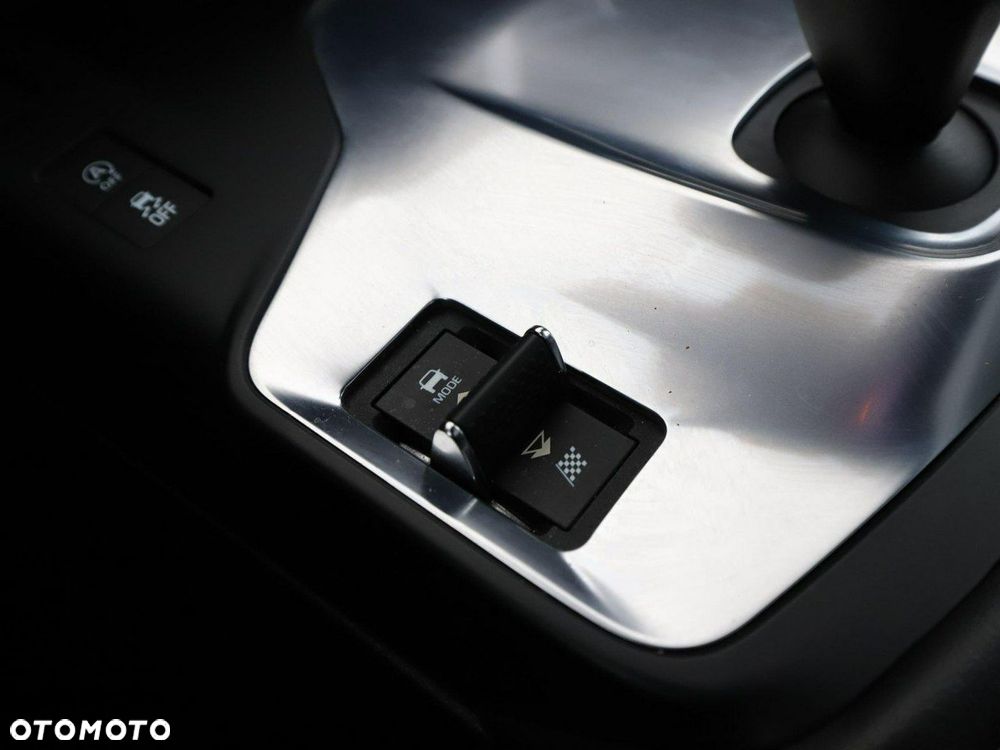 Jaguar E-Pace 2.0 i4D AWD R-Dynamic S - 28