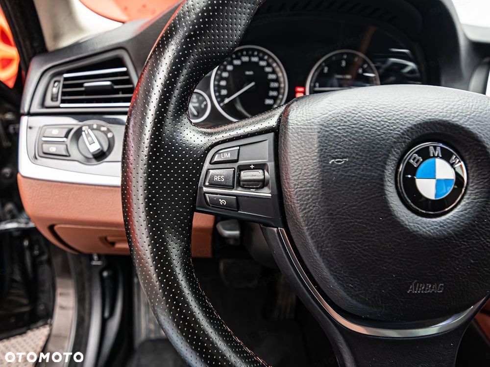 BMW Seria 5 520d xDrive - 15