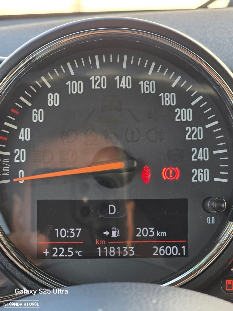 MINI 5 Portas Cooper D Auto - 9