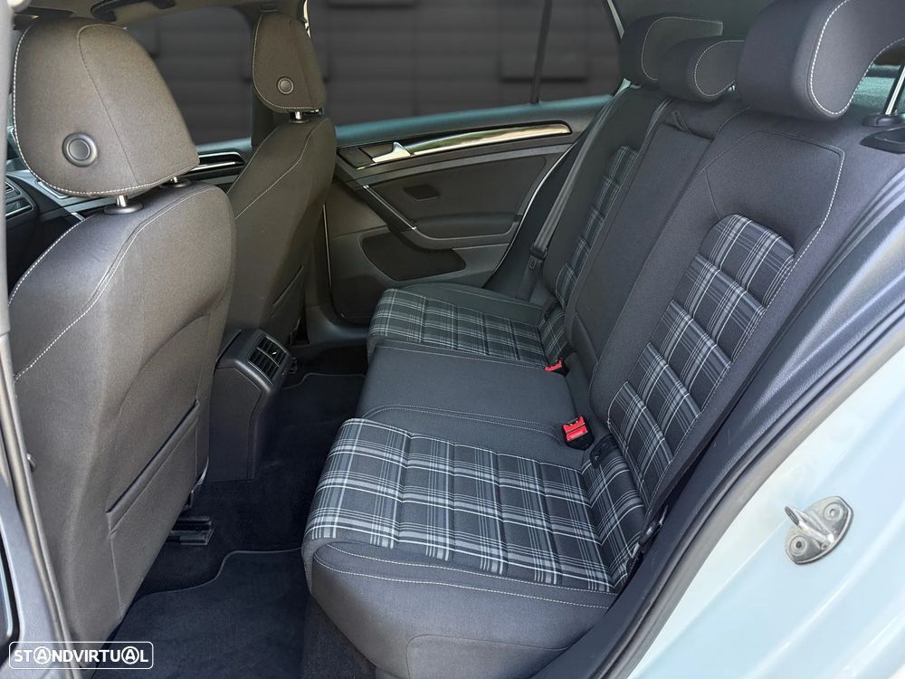 VW Golf 2.0 TDI GTD - 10