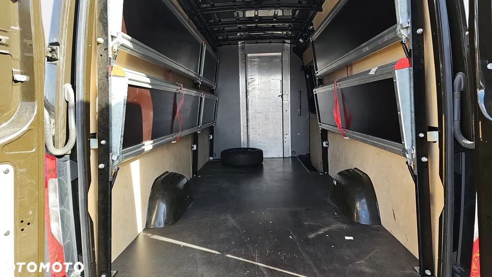 Mercedes-Benz Sprinter - 12