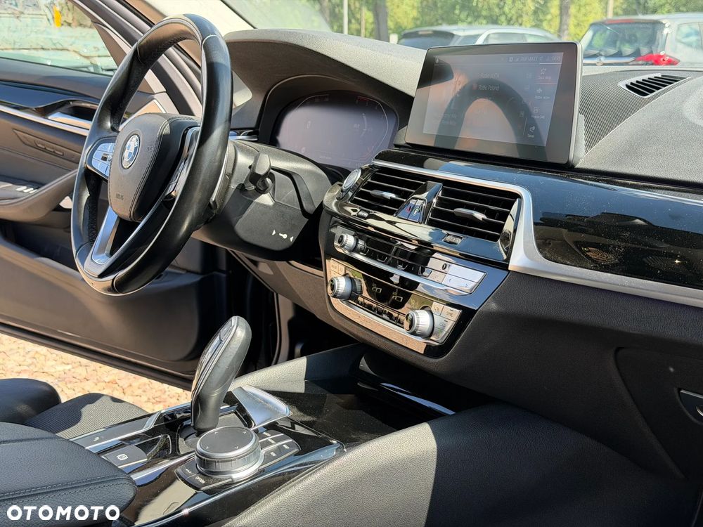 BMW Seria 5 520d Sport Line - 36