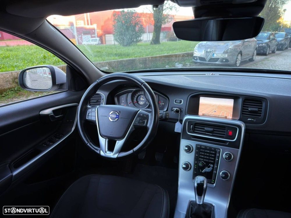 Volvo V60 2.0 D2 Momentum Drive - 19