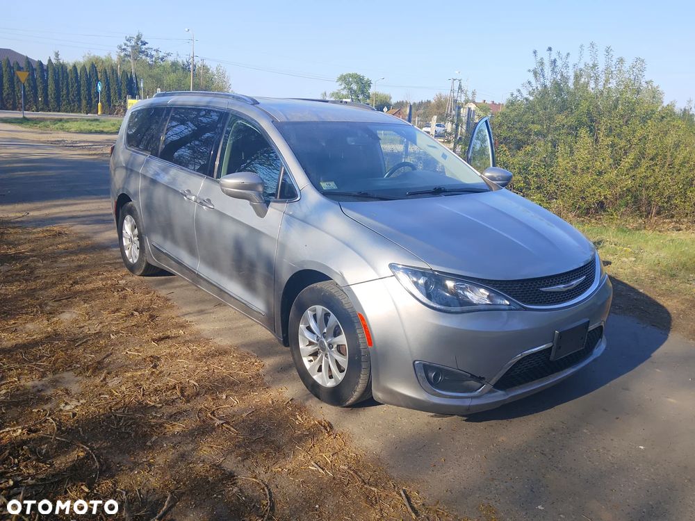 Chrysler Pacifica - 12