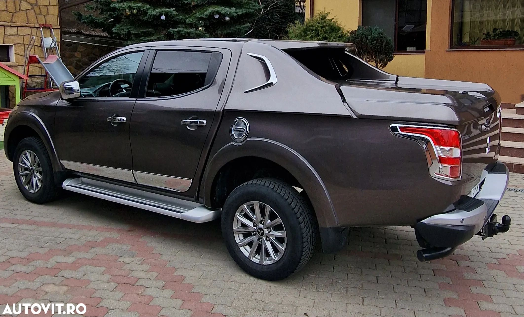 Mitsubishi L200 Double Cab 2.4 DI-D Intense Aut. - 1