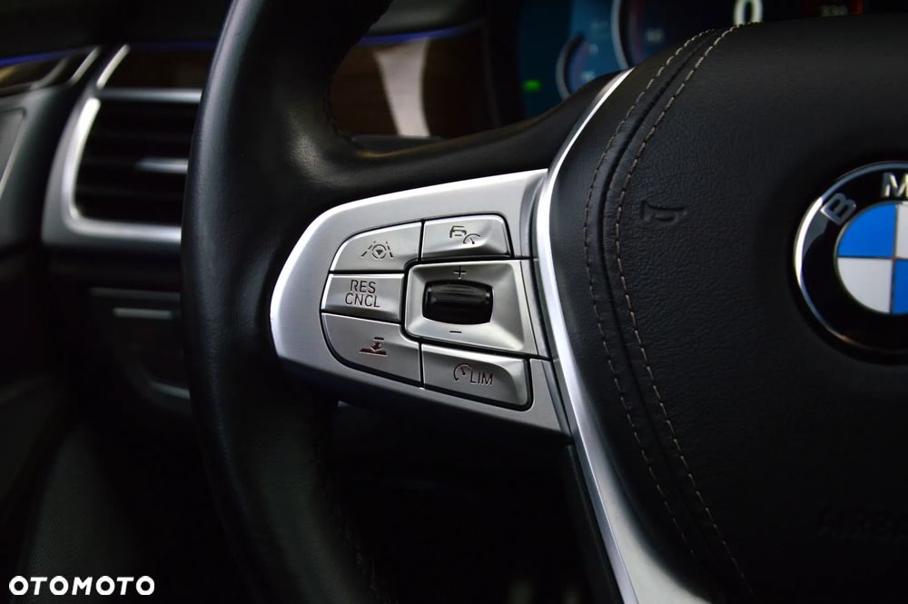 BMW Seria 7 750Ld xDrive - 33