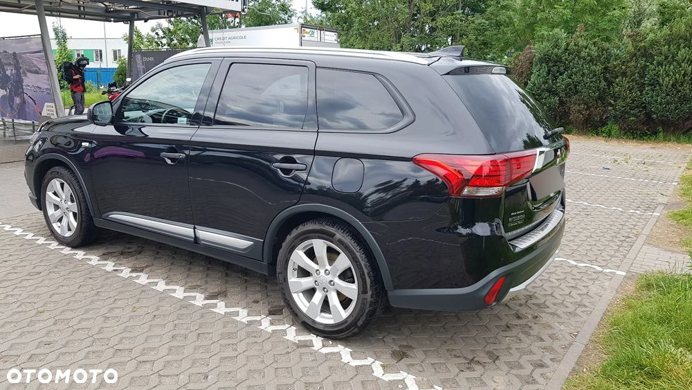 Mitsubishi Outlander 2.0 Invite + 2WD - 5