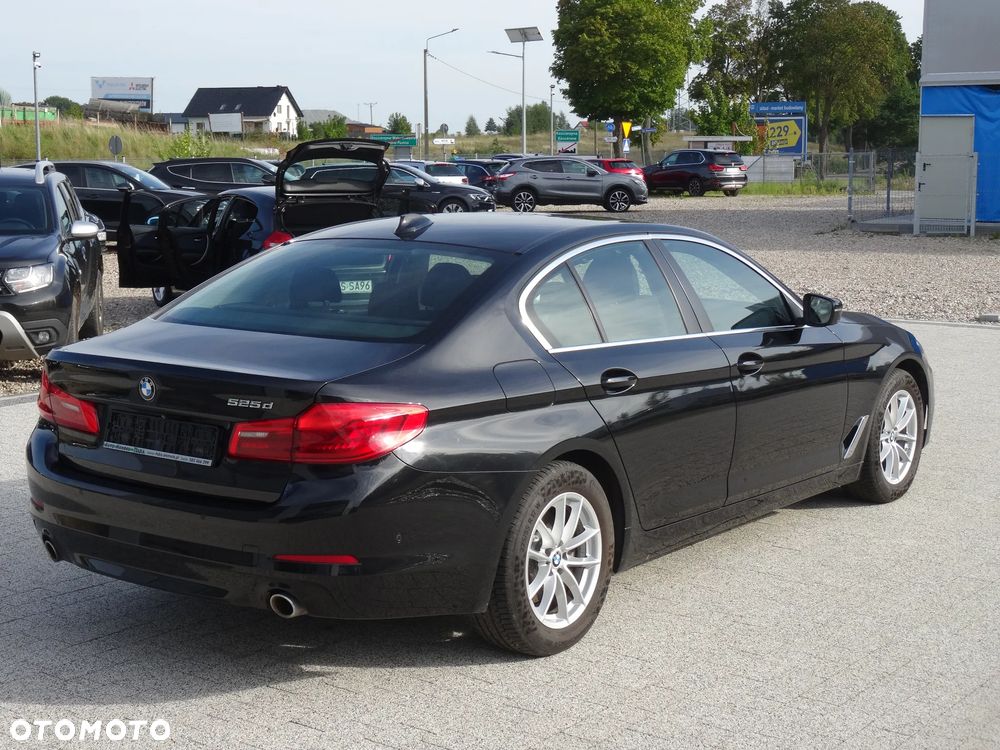 BMW Seria 5 525d Sport Line - 9