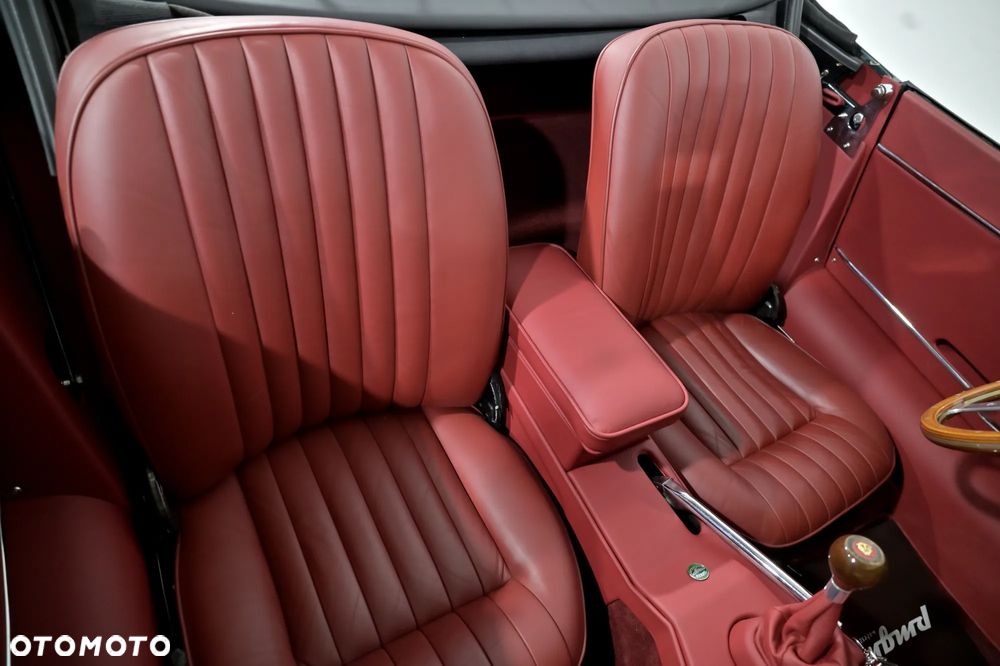 Jaguar E-Type - 21