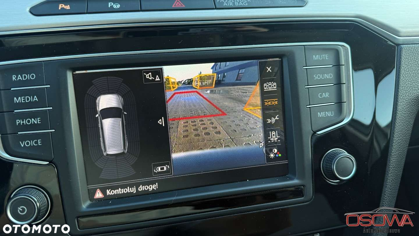 Volkswagen Passat - 33