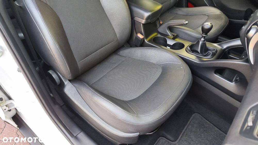 Hyundai ix35 blue 1.6 2WD Finale - 32