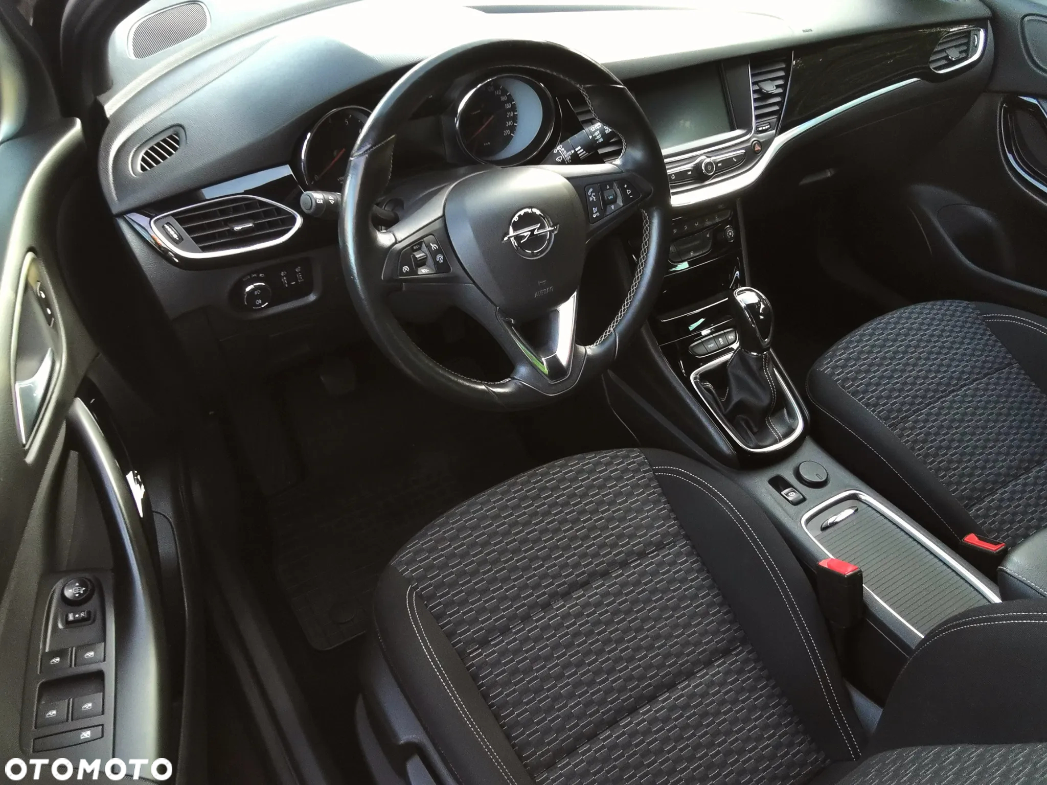 Opel Astra 1.4 Turbo Innovation - 28